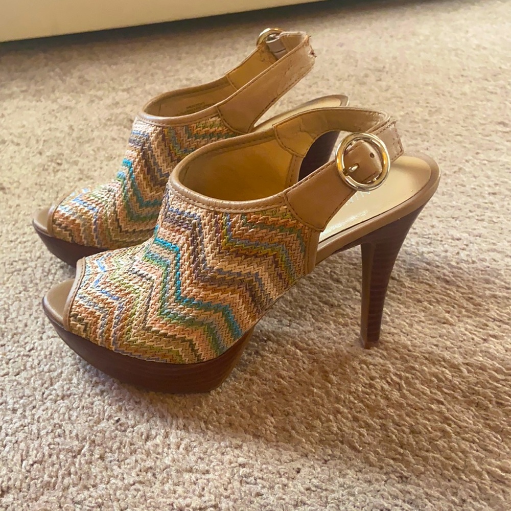 Nine West Multi Color Slides w/platform front. Super Comfy!